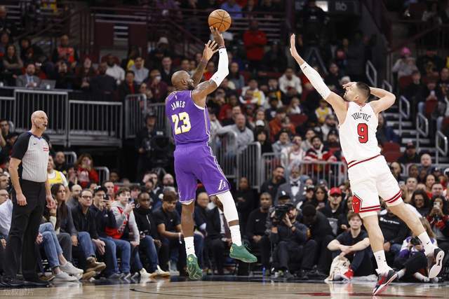 世界杯高清观看-狂轰46+7+11！东契奇大杀四方！湖人拒逆转，詹姆斯下半场划水