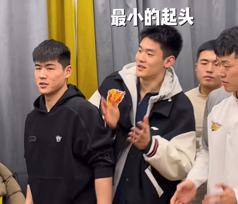 世界杯直播软件官网-广东为胡明轩庆生！杜锋高待遇，多人摁头往蛋糕砸，想报复却未果