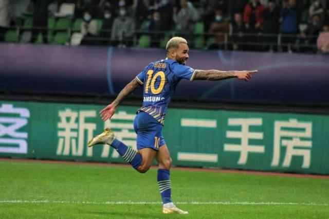 世界杯高清观看-土超豪门用情感牌劝说特谢拉 有望降薪8成签约2年